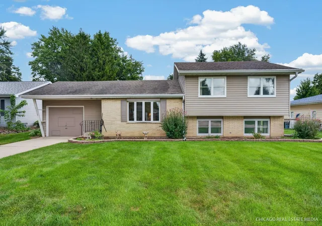 Photo 1 of Single family home for sale at 11112 Sunset Ln, Huntley, IL 60142 | MLS# 12739792 | Listing updated on 2026-09-06