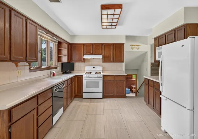 Photo 4 of Single family home for sale at 11112 Sunset Ln, Huntley, IL 60142 | MLS# 12739792 | Listing updated on 2026-09-06