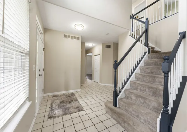 Photo 3 of Single family home for sale at 32804 Bending Crk Rd, Lakemoor, IL 60051 | MLS# 12739825 | Listing updated on 2026-10-02