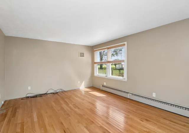 Photo 2 of Single family home for sale at 185 N Lynn Ct, Kankakee, IL 60901 | MLS# 12739908 | Listing updated on 2026-09-30