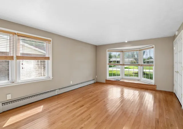 Photo 3 of Single family home for sale at 185 N Lynn Ct, Kankakee, IL 60901 | MLS# 12739908 | Listing updated on 2026-09-30