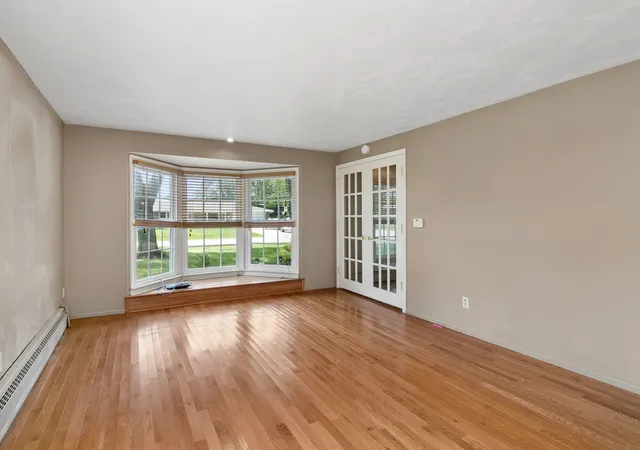 Photo 3 of Single family home for sale at 185 N Lynn Ct, Kankakee, IL 60901 | MLS# 12739908 | Listing updated on 2026-09-30