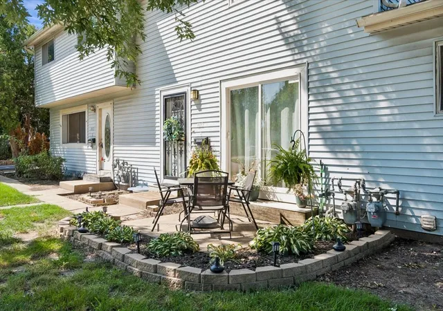 Photo 3 of Condo for sale at 1013 Gael Dr #B, Joliet, IL 60435 | MLS# 12740026 | Listing updated on 2026-09-08