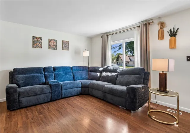 Photo 4 of Condo for sale at 1013 Gael Dr #B, Joliet, IL 60435 | MLS# 12740026 | Listing updated on 2026-09-08