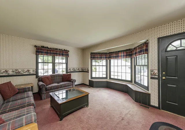 Photo 3 of Single family home for sale at 1939 Chestnut St, Waukegan, IL 60087 | MLS# 12740042 | Listing updated on 2026-10-07