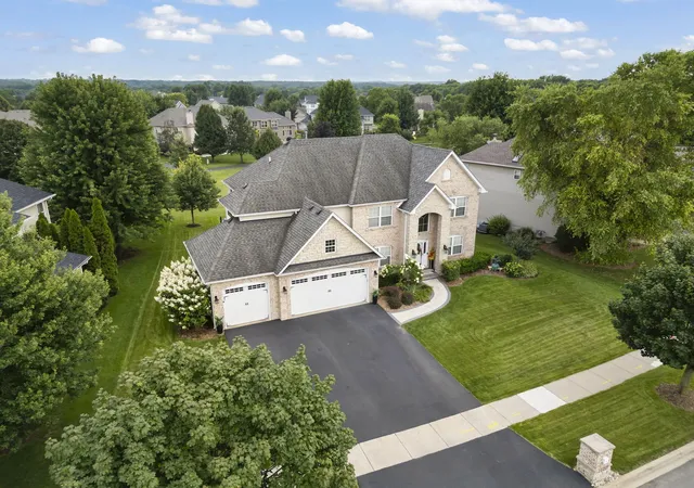 Photo 3 of Single family home for sale at 1122 Clearwater Dr, Yorkville, IL 60560 | MLS# 12740066 | Listing updated on 2026-09-21