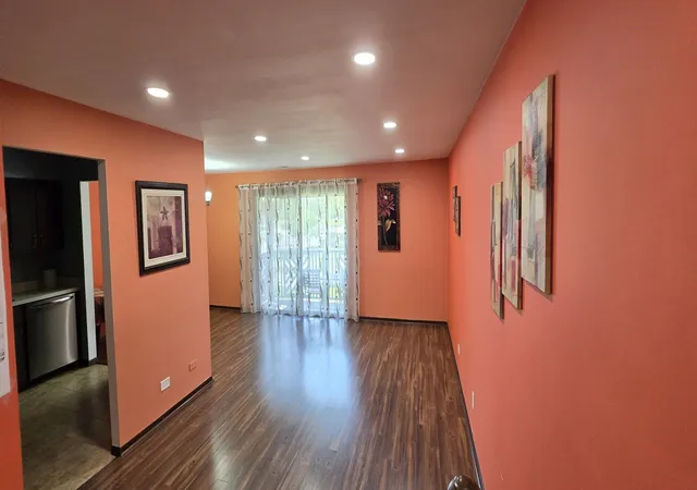 Listing Photo 4 - Condo for sale in building located at 1758 Plymouth Ct, Wheaton, IL 60189 - Unit #C