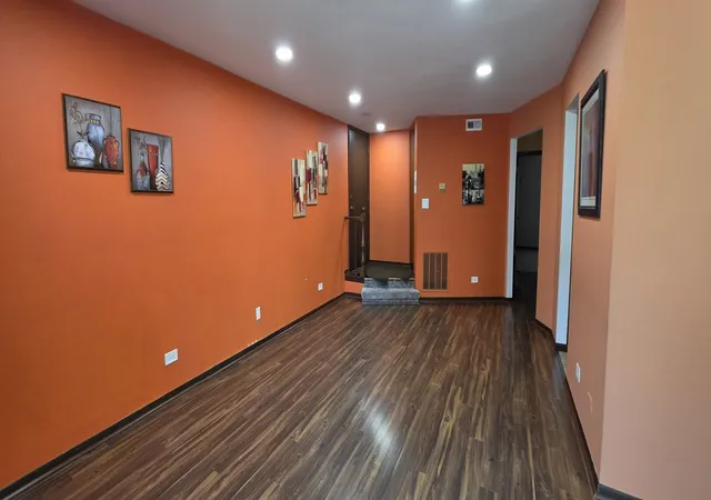 Listing Photo 5 - Condo for sale in building located at 1758 Plymouth Ct, Wheaton, IL 60189 - Unit #C