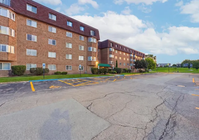 Photo 2 of Condo for sale at 300 S Roselle Rd #522, Schaumburg, IL 60193 | MLS# 12740177 | Listing updated on 2026-09-22