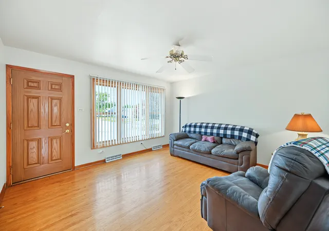 Photo 3 of Single family home for sale at 9627 Oak Park Ave, Oak Lawn, IL 60453 | MLS# 12740196 | Listing updated on 2026-09-22