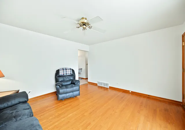 Photo 3 of Single family home for sale at 9627 Oak Park Ave, Oak Lawn, IL 60453 | MLS# 12740196 | Listing updated on 2026-09-22