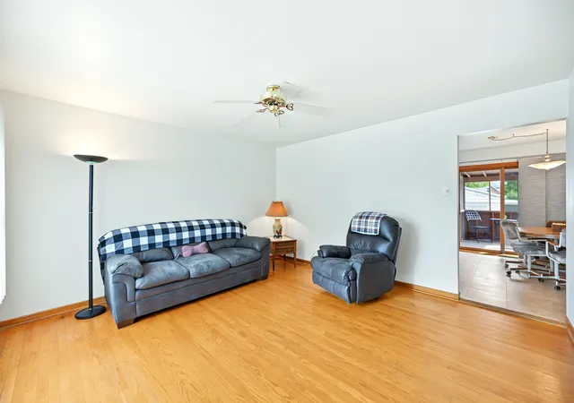 Photo 4 of Single family home for sale at 9627 Oak Park Ave, Oak Lawn, IL 60453 | MLS# 12740196 | Listing updated on 2026-09-22