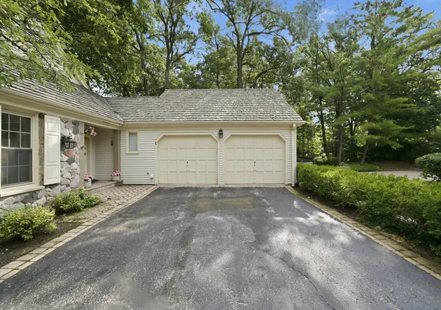 Photo 3 of Single family home for sale at 1 Ct Of Bucks County, Lincolnshire, IL 60069 | MLS# 12740210 | Listing updated on 2026-09-17