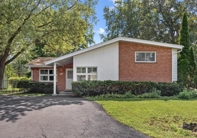 Photo 1 of Single family home for sale at 603 Gregg Rd, Northbrook, IL 60062 | MLS# 12740227 | Listing updated on 2026-09-26