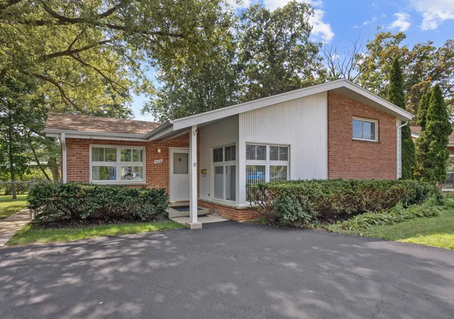 Photo 2 of Single family home for sale at 603 Gregg Rd, Northbrook, IL 60062 | MLS# 12740227 | Listing updated on 2026-09-26