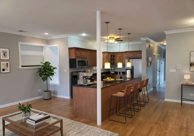 Listing Photo 4 - Condo for sale in building located at 2363 E 70Th St, Chicago, IL 60649 - Unit #3