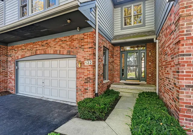 Photo 2 of Townhouse for sale at 132 Northgate Pl, Burr Ridge, IL 60527 | MLS# 12740265 | Listing updated on 2026-10-09