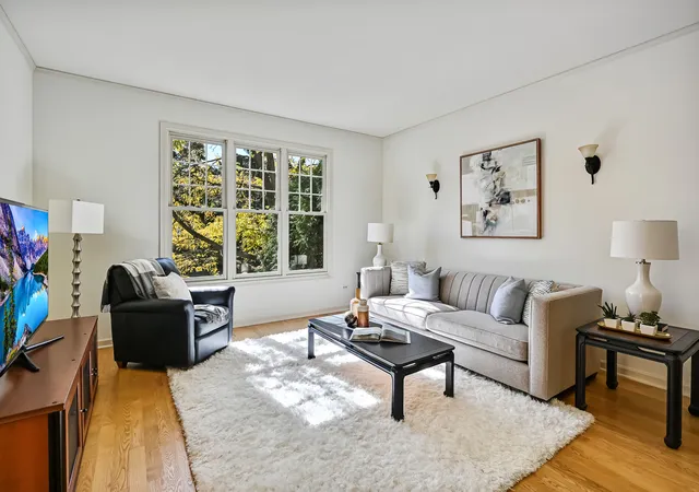 Photo 4 of Townhouse for sale at 132 Northgate Pl, Burr Ridge, IL 60527 | MLS# 12740265 | Listing updated on 2026-10-09