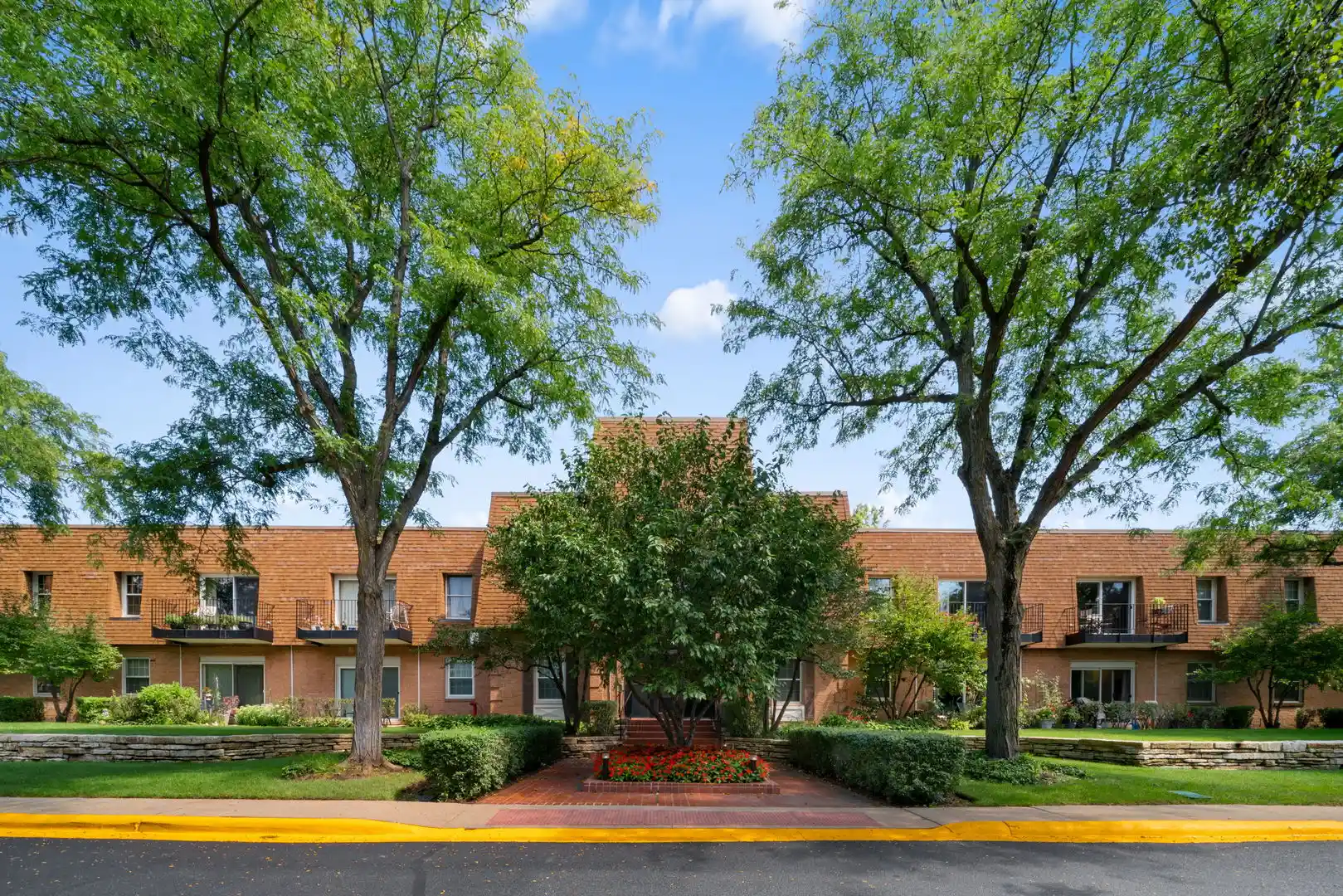 Listing Photo 1 - Condo for sale in 1250 Park Ave located at 1250 Park Ave, Highland Park, IL 60035 - Unit #430