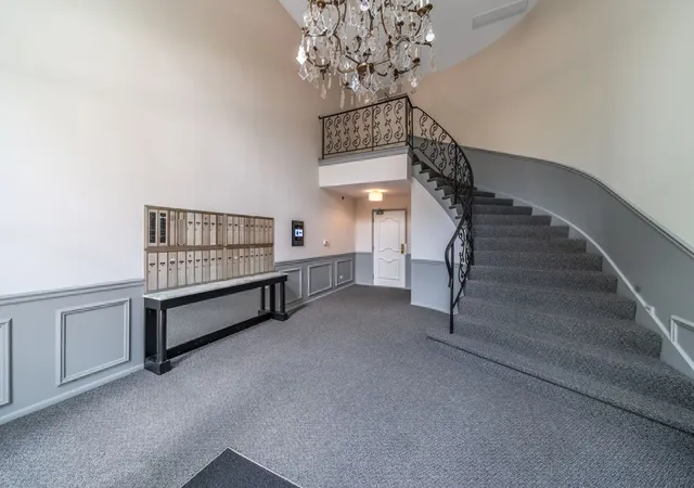Listing Photo 2 - Condo for sale in building located at 1250 Park Ave, Highland Park, IL 60035 - Unit #430