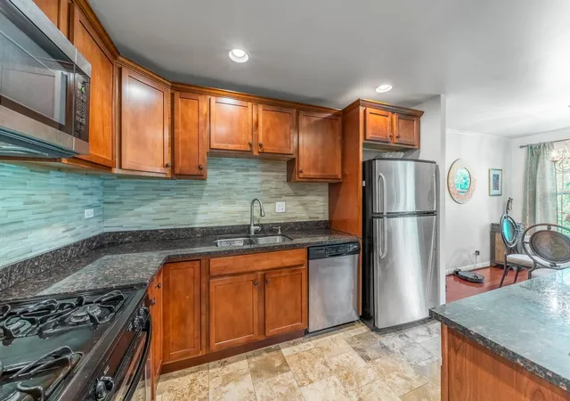 Listing Photo 5 - Condo for sale in building located at 1250 Park Ave, Highland Park, IL 60035 - Unit #430