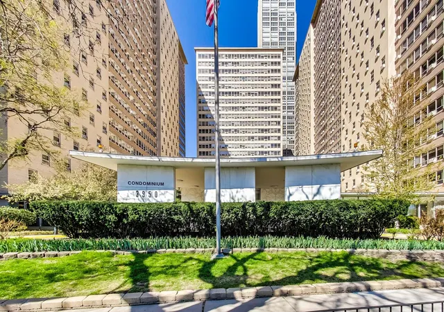 2nd image of 3950 N Lake Shore Dr, Chicago, IL 60613