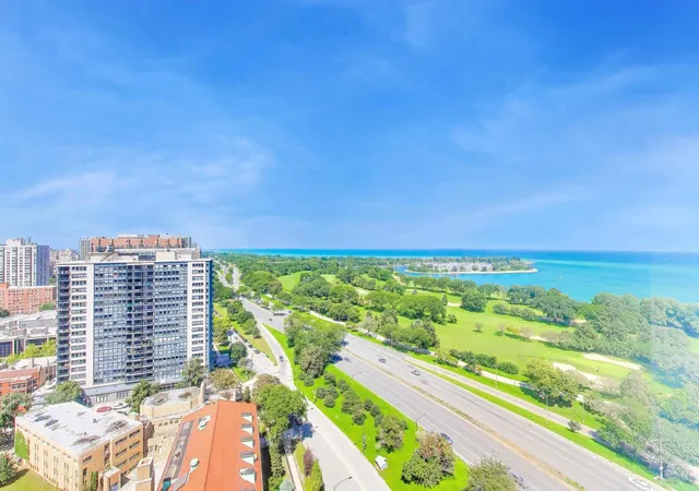 5th image of 3950 N Lake Shore Dr, Chicago, IL 60613