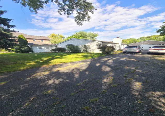 Photo 3 of Single family home for sale at 333 12th Street, Wheeling, IL 60090 | MLS# 12740346 | Listing updated on 2026-10-03