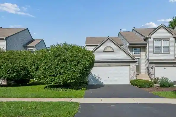 Listing Photo 1 - Condo for sale in 3323 Bromley Ln located at 3323 Bromley Ln, Aurora, IL 60502 - Unit #3323