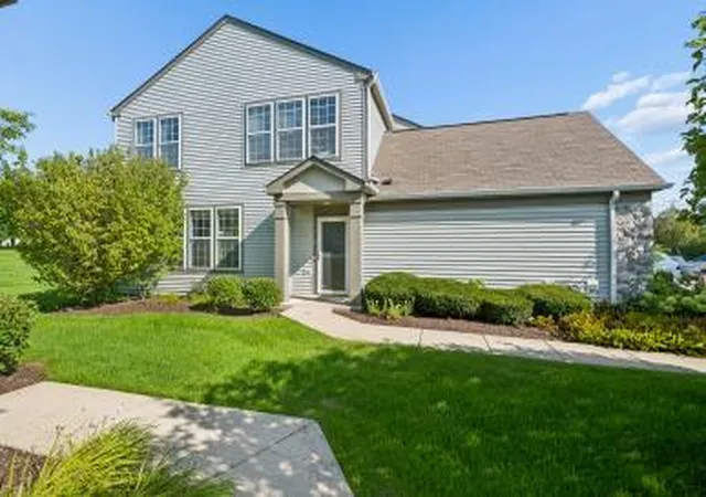 Listing Photo 2 - Condo for sale in building located at 3323 Bromley Ln, Aurora, IL 60502 - Unit #3323