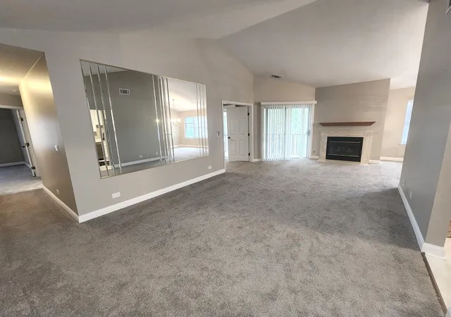 Listing Photo 4 - Condo for sale in building located at 1001 Butternut Ln, Mount Prospect, IL 60056 - Unit #C