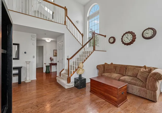 Photo 4 of Condo for sale at 109 Lauralton St #10, Lake Bluff, IL 60044 | MLS# 12740430 | Listing updated on 2026-09-26
