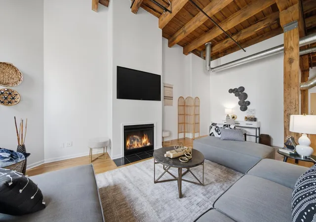 Photo 4 of Condo for sale at 520 W Huron St #609, Chicago, IL 60654 | MLS# 12740465 | Listing updated on 2026-09-01