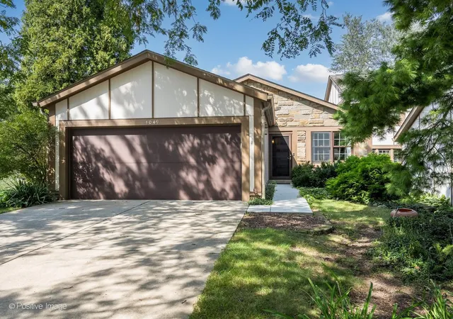 Photo 1 of Townhouse for sale at 1049 Wheaton Oaks Dr, Wheaton, IL 60187 | MLS# 12740490 | Listing updated on 2026-09-06