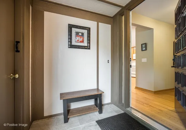Photo 2 of Townhouse for sale at 1049 Wheaton Oaks Dr, Wheaton, IL 60187 | MLS# 12740490 | Listing updated on 2026-09-21