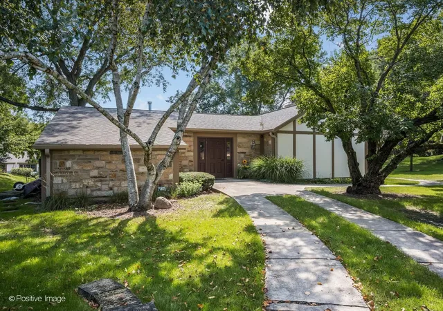 Photo 29 of Townhouse for sale at 1049 Wheaton Oaks Dr, Wheaton, IL 60187 | MLS# 12740490 | Listing updated on 2026-09-06