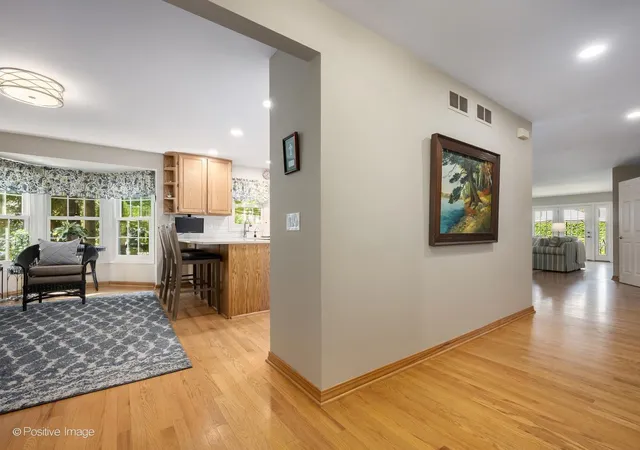 Photo 3 of Townhouse for sale at 1049 Wheaton Oaks Dr, Wheaton, IL 60187 | MLS# 12740490 | Listing updated on 2026-09-21