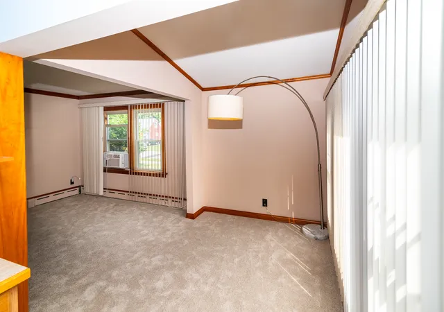 Photo 4 of Single family home for sale at 100 Country Clb Dr, Northlake, IL 60164 | MLS# 12740506 | Listing updated on 2026-09-20