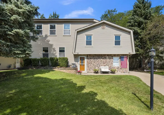 Single family home for sale at 1476 Worden Way, Elk Grove Village, IL 60007 | MLS# 12740527