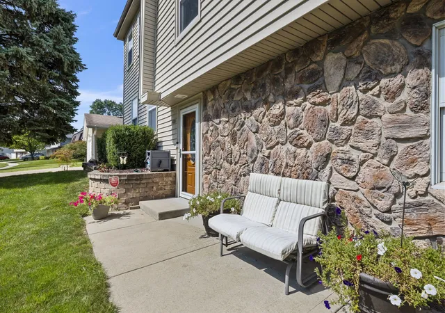 Photo 1 of Single family home for sale at 1476 Worden Way, Elk Grove Village, IL 60007 | MLS# 12740527 | Listing updated on 2026-09-19