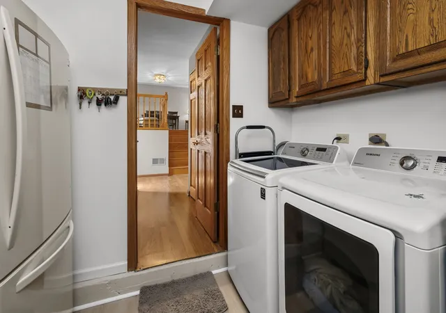 Photo 3 of Single family home for sale at 1476 Worden Way, Elk Grove Village, IL 60007 | MLS# 12740527 | Listing updated on 2026-09-19