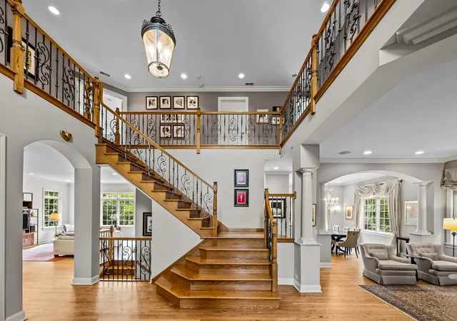 Photo 2 of Single family home for sale at 911 Queens Ln, Glenview, IL 60025 | MLS# 12740615 | Listing updated on 2026-10-14