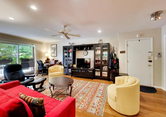 4th image of 2001 Sherman Ave, Evanston, IL 60201