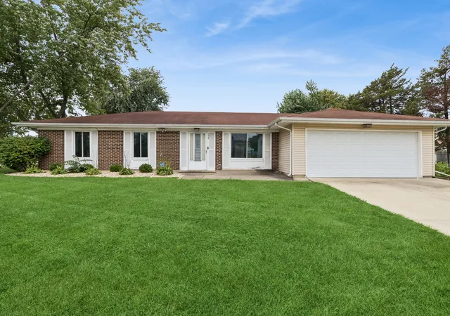 Photo 1 of Single family home for sale at 154 Stonehurst Dr, Elgin, IL 60120 | MLS# 12740781 | Listing updated on 2026-09-24