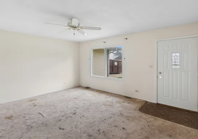 Photo 4 of Single family home for sale at 154 Stonehurst Dr, Elgin, IL 60120 | MLS# 12740781 | Listing updated on 2026-09-24