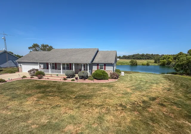 Photo 1 of Single family home for sale at 2309 E Lakeview Dr, Casey, IL 62420 | MLS# 12740819 | Listing updated on 2026-10-05