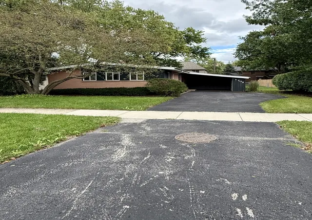 Single family home for sale at 1702 W Oakton St, Arlington Heights, IL 60004 | MLS# 12740834