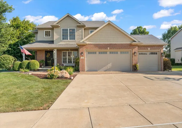 Photo 2 of Sale Pending at 504 Elk Dr, Mahomet, IL 61853 | MLS# 12740837 | Listing updated on 2026-09-14