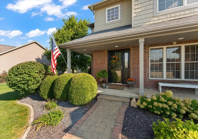 Photo 2 of Sale Pending at 504 Elk Dr, Mahomet, IL 61853 | MLS# 12740837 | Listing updated on 2026-09-14