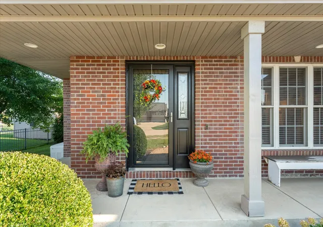Photo 3 of Sale Pending at 504 Elk Dr, Mahomet, IL 61853 | MLS# 12740837 | Listing updated on 2026-09-14